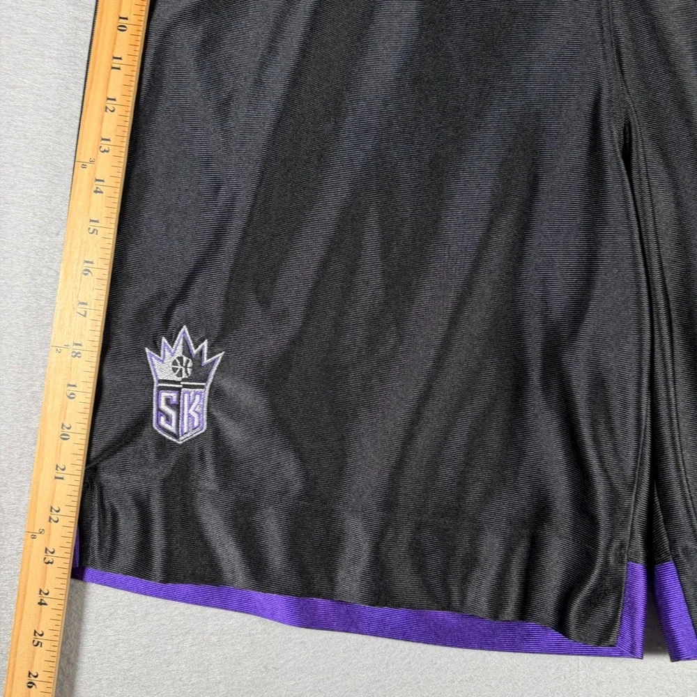 Nike Team Sacramento Kings Basketball Shorts Mens XL Black Purple Vintage 2001